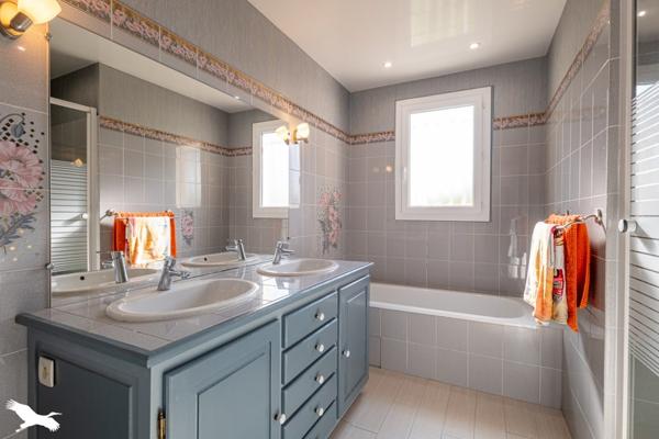 Maison à vendre |                                       Pons |                                        5 pièces  |  123 m²