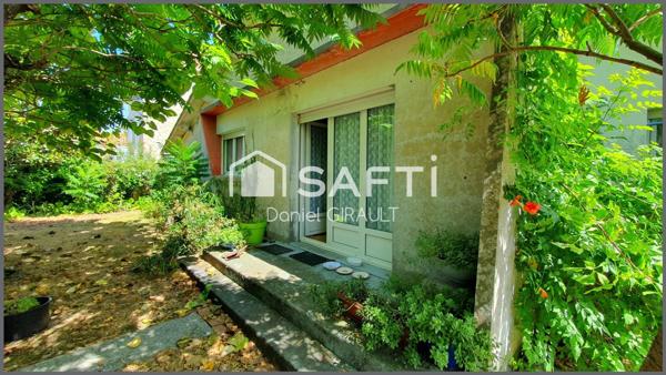 Centre de Saujon maison à rénover 109 m² sur un vaste terrain de 2288 m²