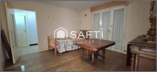 Centre de Saujon maison à rénover 109 m² sur un vaste terrain de 2288 m²