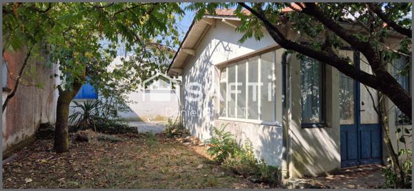 Centre de Saujon maison à rénover 109 m² sur un vaste terrain de 2288 m²