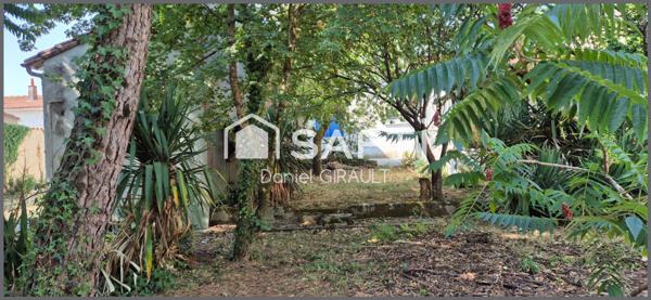 Centre de Saujon maison à rénover 109 m² sur un vaste terrain de 2288 m²