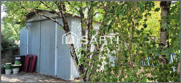 Centre de Saujon maison à rénover 109 m² sur un vaste terrain de 2288 m²