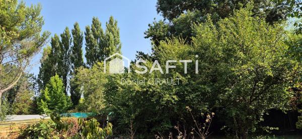 Centre de Saujon maison à rénover 109 m² sur un vaste terrain de 2288 m²