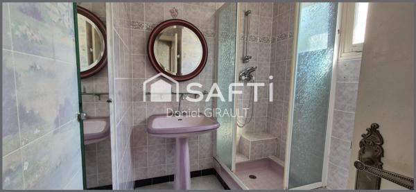 Centre de Saujon maison à rénover 109 m² sur un vaste terrain de 2288 m²