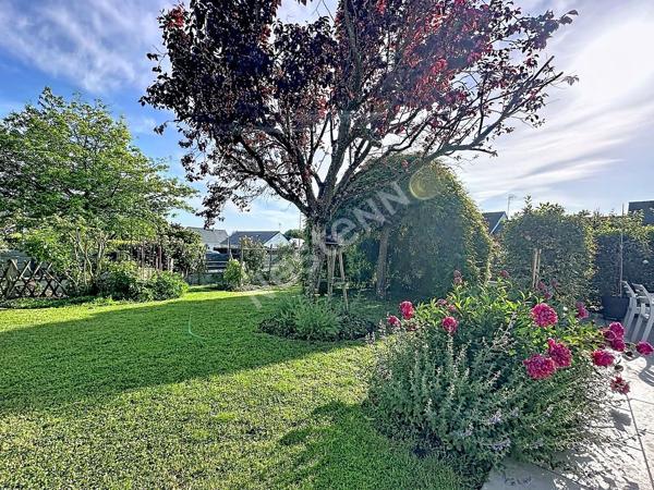 Maison à vendre à ANCENIS avec vie de plain-pied, 4 chambres, bureau, garage et jardin clos.