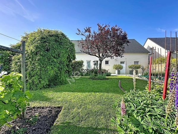 Maison à vendre à ANCENIS avec vie de plain-pied, 4 chambres, bureau, garage et jardin clos.