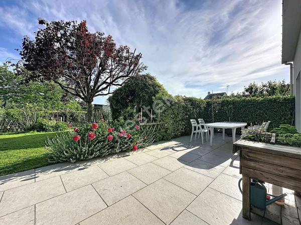 Maison à vendre à ANCENIS avec vie de plain-pied, 4 chambres, bureau, garage et jardin clos.
