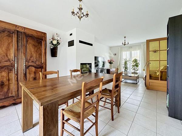 Maison à vendre à ANCENIS avec vie de plain-pied, 4 chambres, bureau, garage et jardin clos.