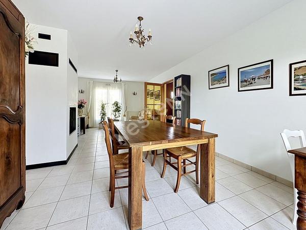 Maison à vendre à ANCENIS avec vie de plain-pied, 4 chambres, bureau, garage et jardin clos.
