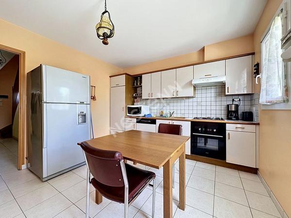 Maison à vendre à ANCENIS avec vie de plain-pied, 4 chambres, bureau, garage et jardin clos.