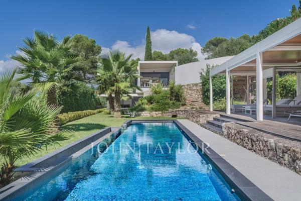 Exclusivité : Villa contemporaine au calme absolu