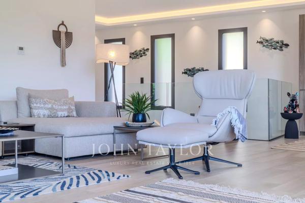 Exclusivité : Villa contemporaine au calme absolu