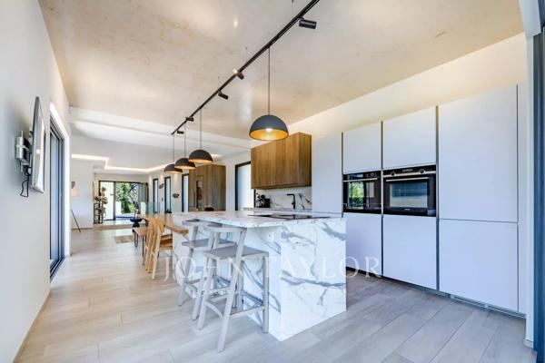 Exclusivité : Villa contemporaine au calme absolu