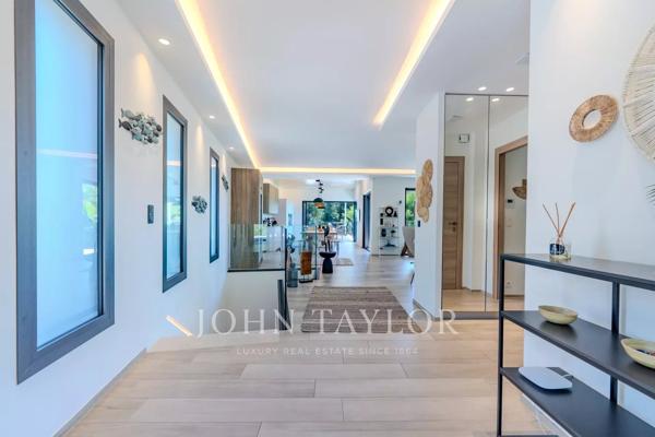 Exclusivité : Villa contemporaine au calme absolu