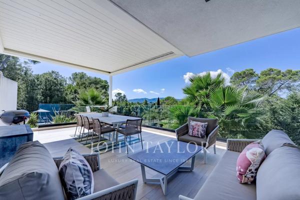 Exclusivité : Villa contemporaine au calme absolu