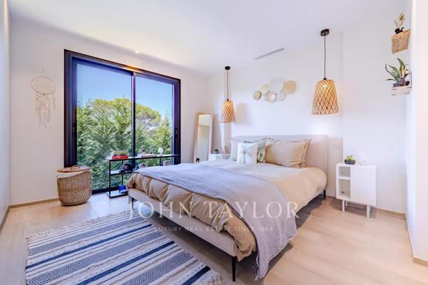 Exclusivité : Villa contemporaine au calme absolu