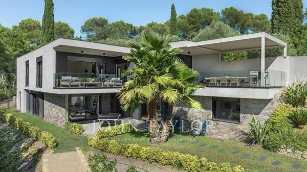 Exclusivité : Villa contemporaine au calme absolu