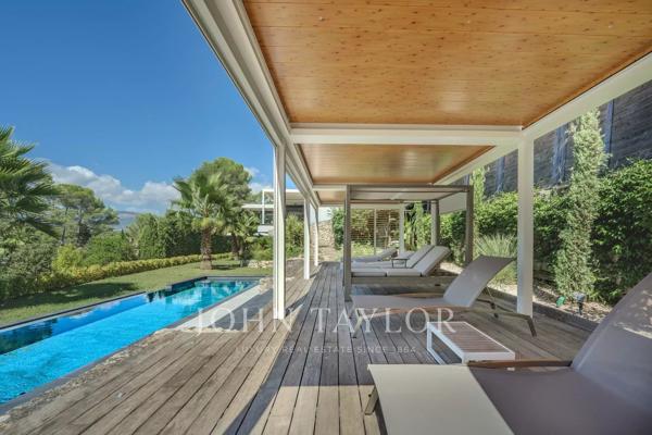 Exclusivité : Villa contemporaine au calme absolu