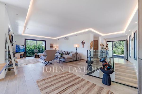Exclusivité : Villa contemporaine au calme absolu