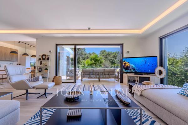Exclusivité : Villa contemporaine au calme absolu