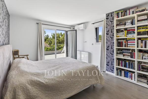 Villa contemporaine de prestige avec dépendance et terrain paysager