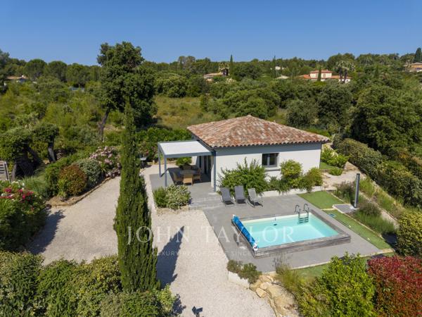 Villa contemporaine de prestige avec dépendance et terrain paysager