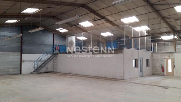 Local d'activité avec terrain constructible. Zone industrielle de Mer