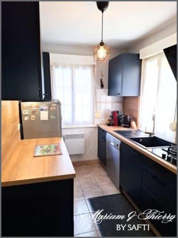 Maison rénovée avec grange jardin et puits