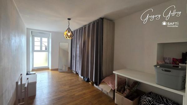 DOUBLE GARAGE DE 80m²