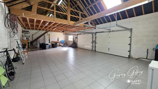 DOUBLE GARAGE DE 80m²