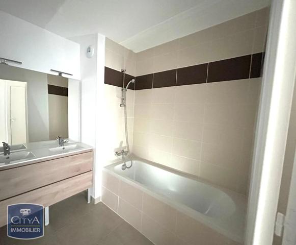 Appartement à louer 3 pièces 66.57m² Orange (84100)