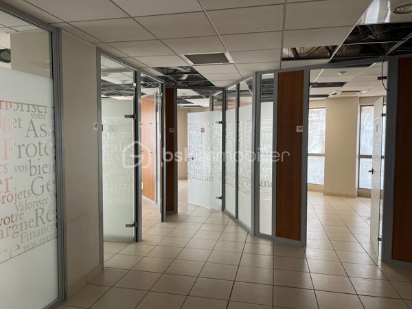 Local d activites de 150 m²