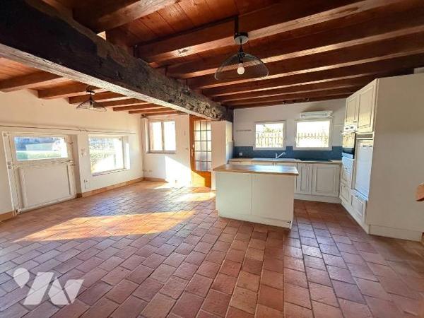 Maison individuelle - Vente - Ry
Au rez-de-chaussée: entrée desservant une remise (7,60m²), un...