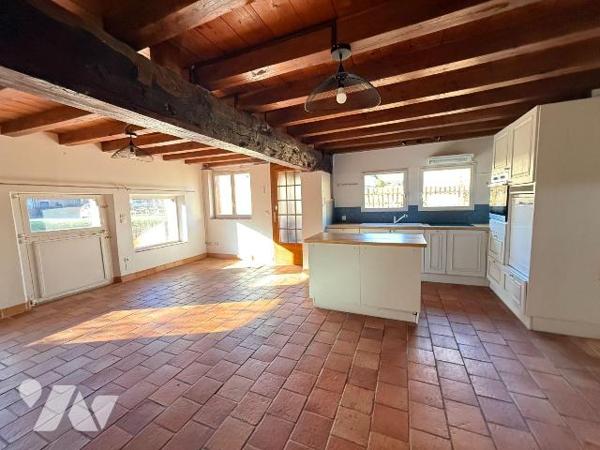 Maison individuelle - Vente - Ry
Au rez-de-chaussée: entrée desservant une remise (7,60m²), un...