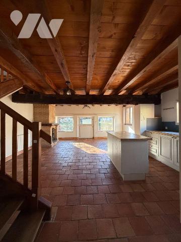 Maison individuelle - Vente - Ry
Au rez-de-chaussée: entrée desservant une remise (7,60m²), un...