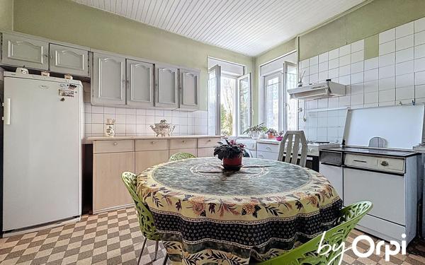 Maison à vendre    5 pièces •  Saint-Éloy-les-Mines