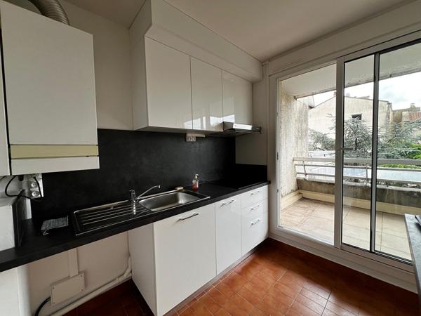A LOUER - TOULOUSE 31400 - Appartement T2 45 m² avec cuisine équipée, loggia et parking - G1273