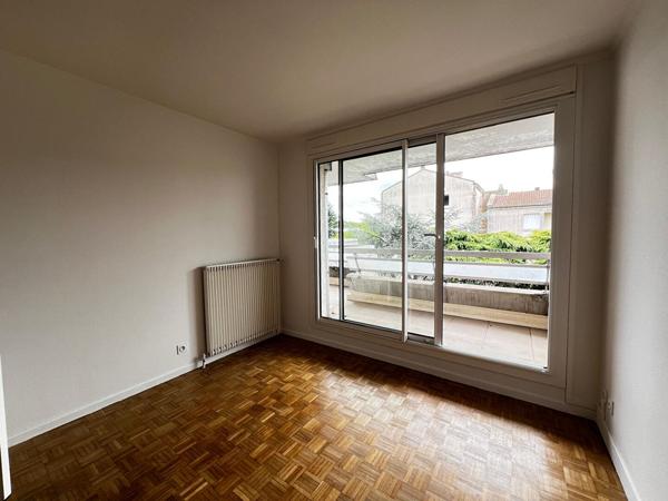 A LOUER - TOULOUSE 31400 - Appartement T2 45 m² avec cuisine équipée, loggia et parking - G1273