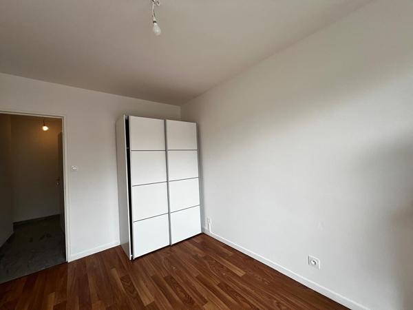 A LOUER - TOULOUSE 31400 - Appartement T2 45 m² avec cuisine équipée, loggia et parking - G1273