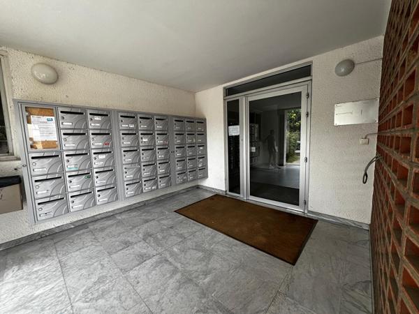 A LOUER - TOULOUSE 31400 - Appartement T2 45 m² avec cuisine équipée, loggia et parking - G1273