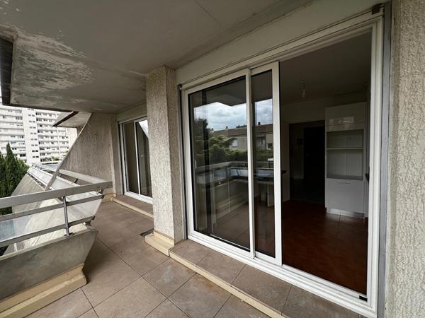 A LOUER - TOULOUSE 31400 - Appartement T2 45 m² avec cuisine équipée, loggia et parking - G1273
