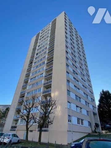 Un appartement de type T6 de 110.90m² surface Carrez, au 16ème et dernier étage avec ascenseur d?