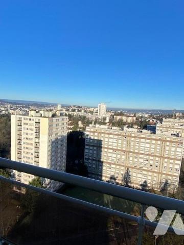 Un appartement de type T6 de 110.90m² surface Carrez, au 16ème et dernier étage avec ascenseur d?