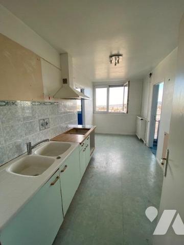 Un appartement de type T6 de 110.90m² surface Carrez, au 16ème et dernier étage avec ascenseur d?