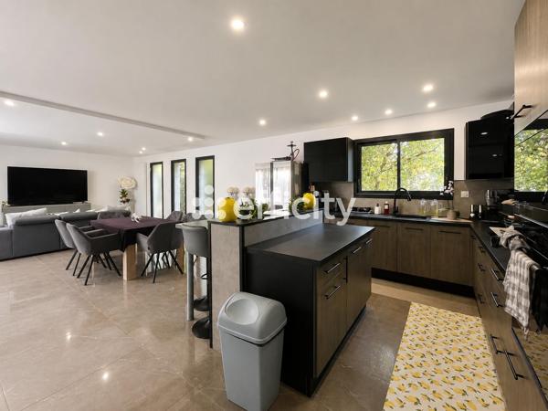 Maison
         4 pièces
        - 108 m² 228 500 € *