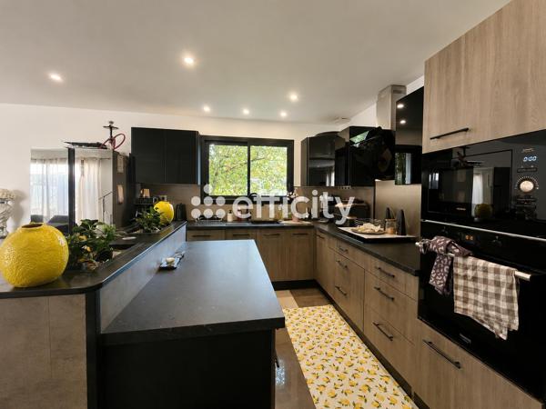 Maison
         4 pièces
        - 108 m² 228 500 € *