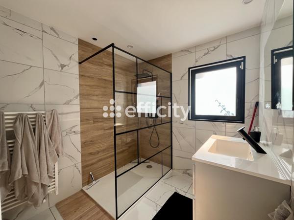 Maison
         4 pièces
        - 108 m² 228 500 € *