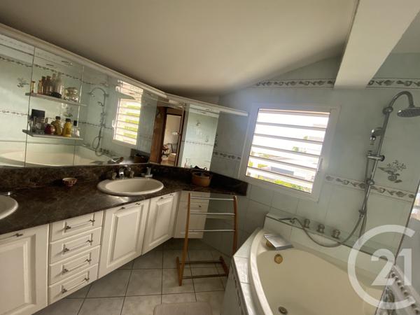 Maison à vendre  6 pièces - 166,10 m2 ST DENIS - 974