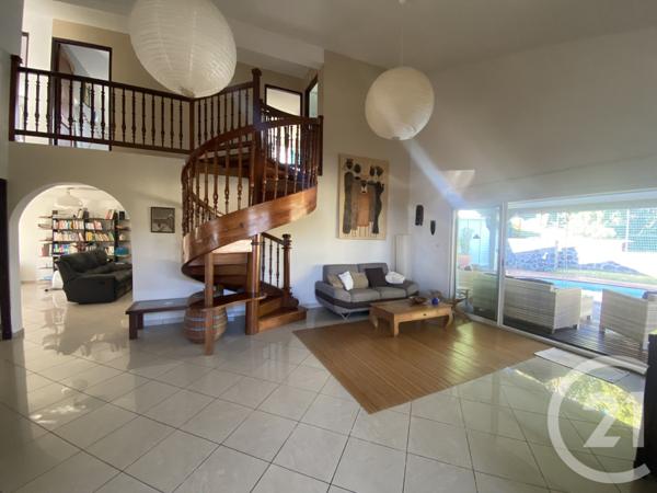 Maison à vendre  6 pièces - 166,10 m2 ST DENIS - 974