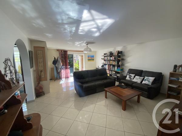 Maison à vendre  6 pièces - 166,10 m2 ST DENIS - 974